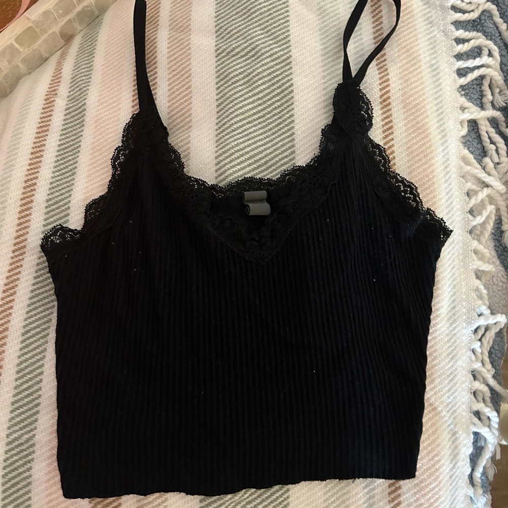 black cropped tank
